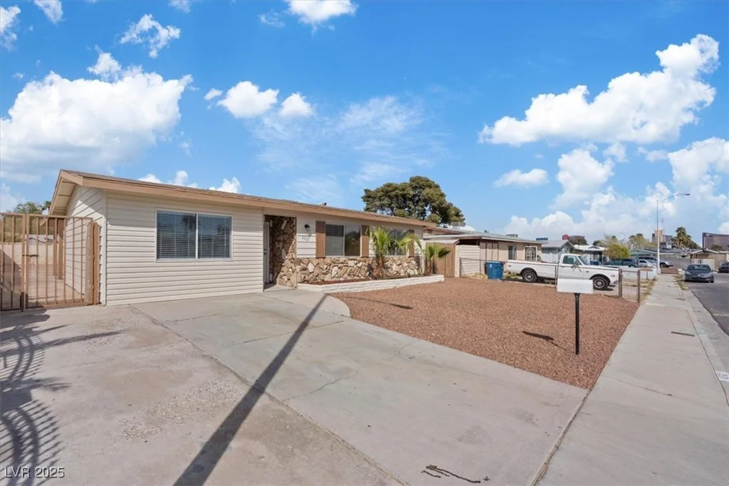 4562 Scott, Las Vegas, NV 89102