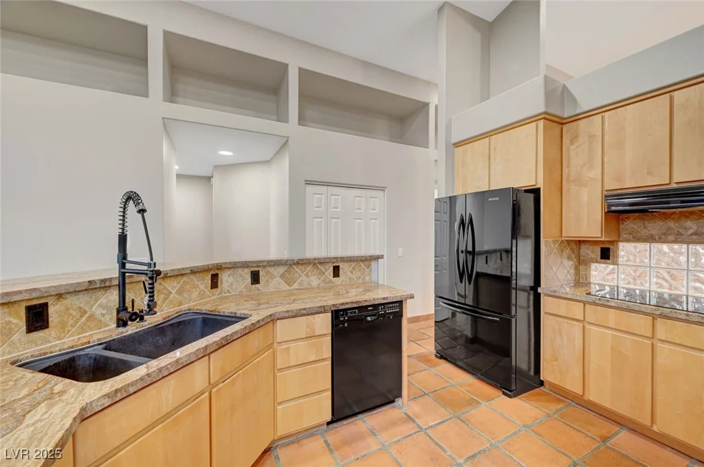 8470 Pioneer, Las Vegas, NV 89113