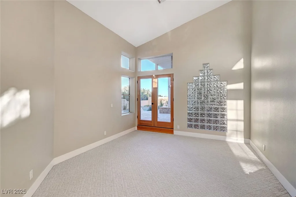 8470 Pioneer, Las Vegas, NV 89113
