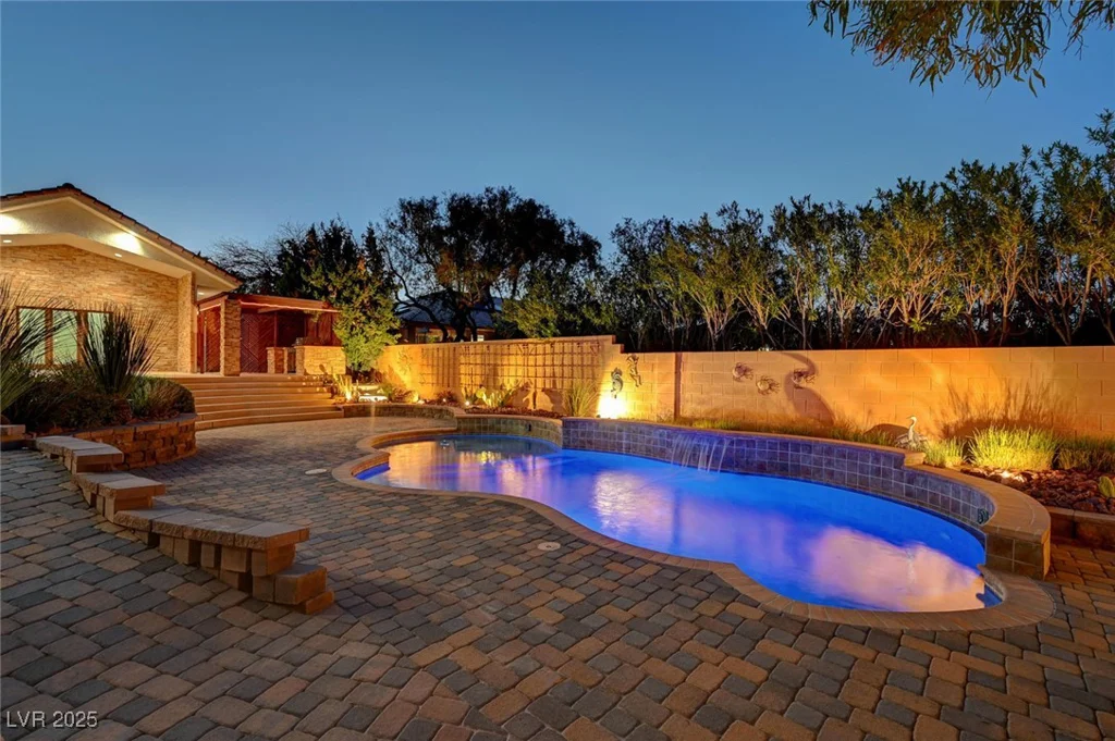 8470 Pioneer, Las Vegas, NV 89113