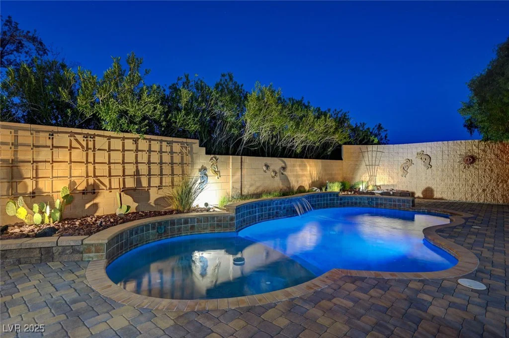8470 Pioneer, Las Vegas, NV 89113