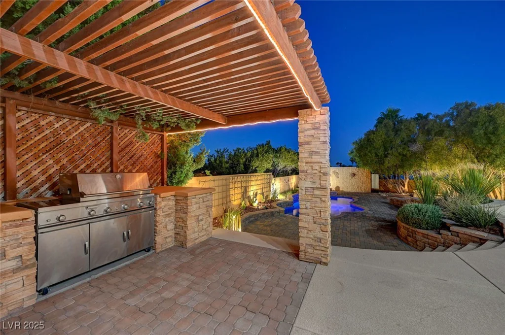8470 Pioneer, Las Vegas, NV 89113