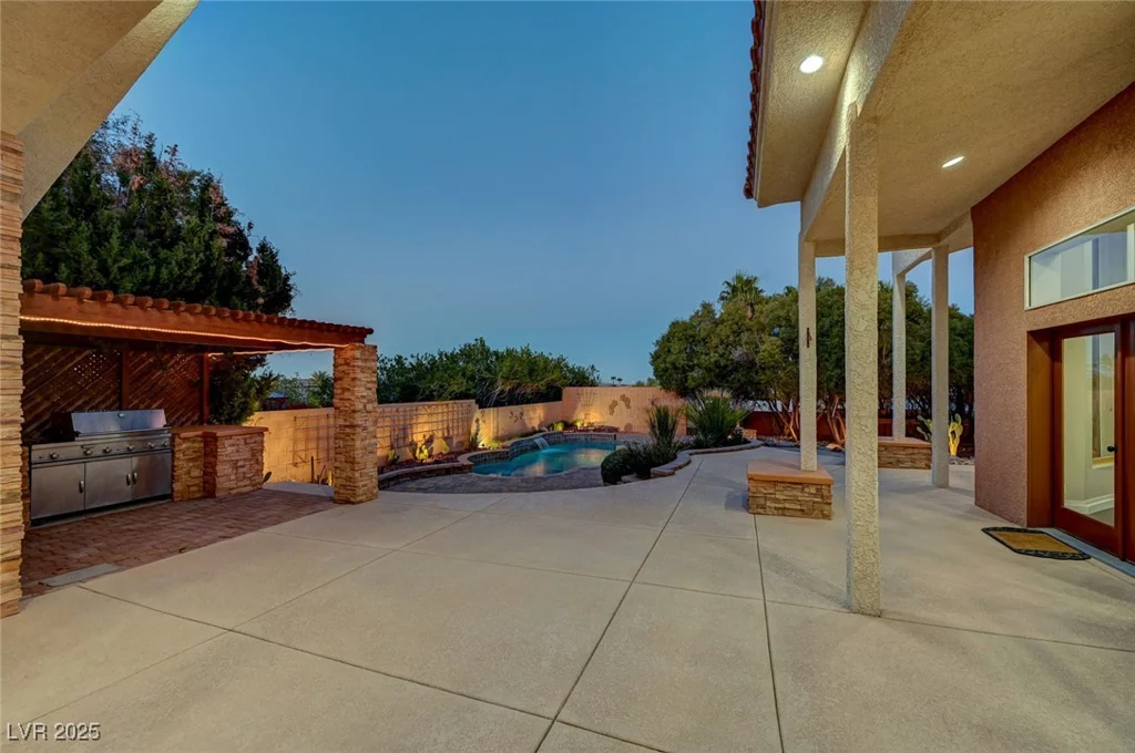 8470 Pioneer, Las Vegas, NV 89113