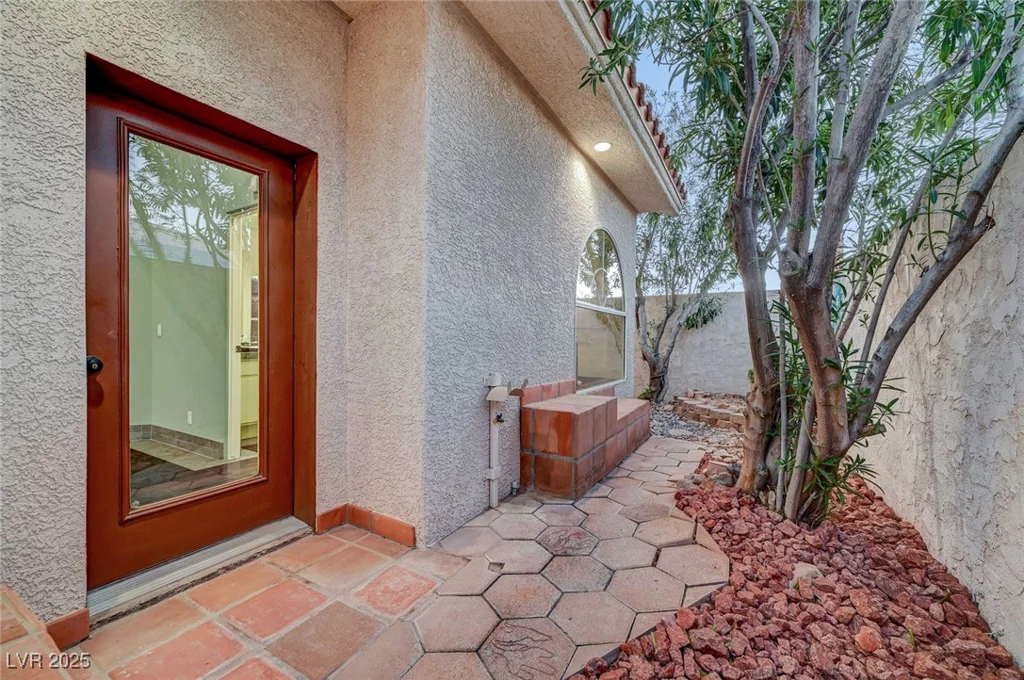 8470 Pioneer, Las Vegas, NV 89113