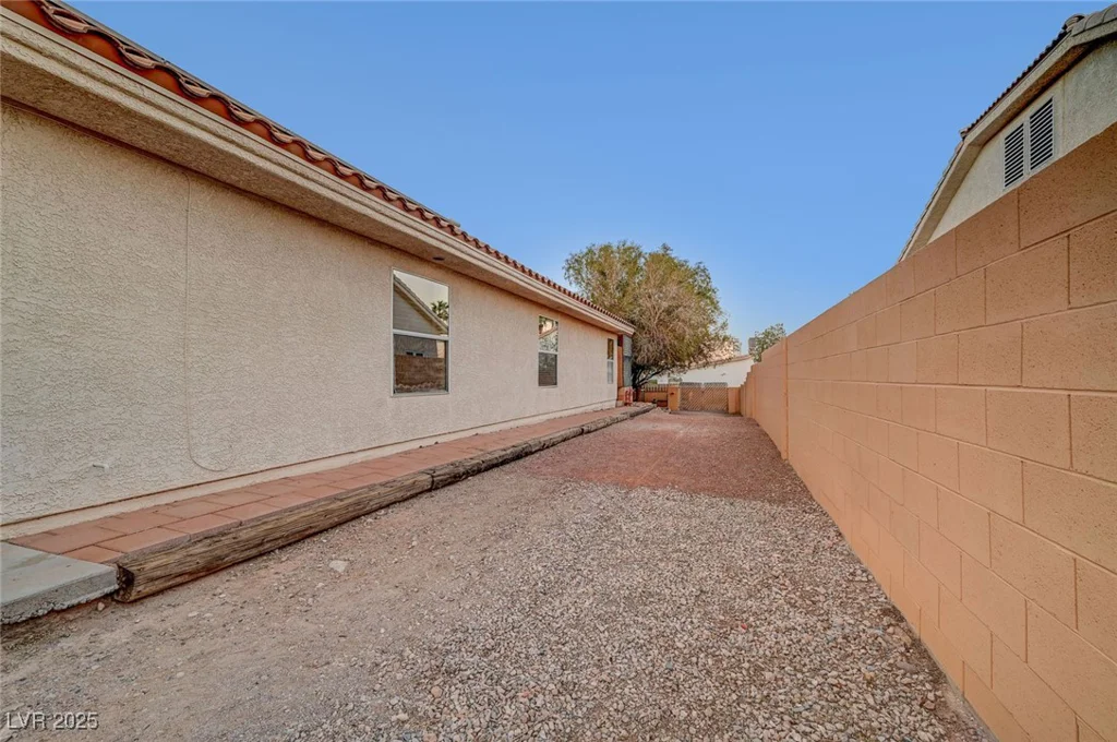 8470 Pioneer, Las Vegas, NV 89113