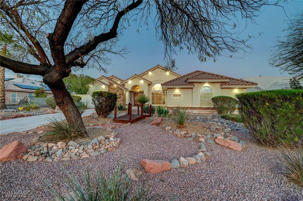 8470 Pioneer, Las Vegas, NV 89113