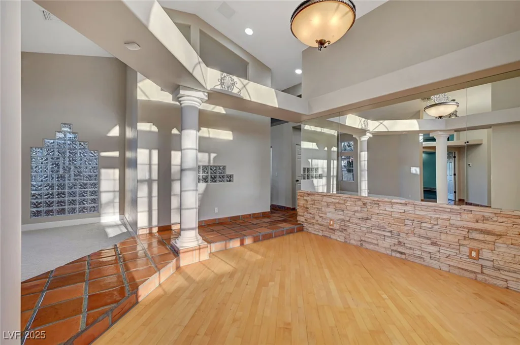 8470 Pioneer, Las Vegas, NV 89113