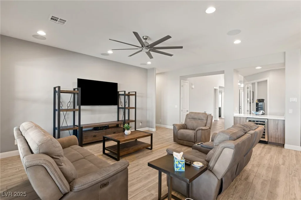 5860 Noah Springs, Las Vegas, NV 89149