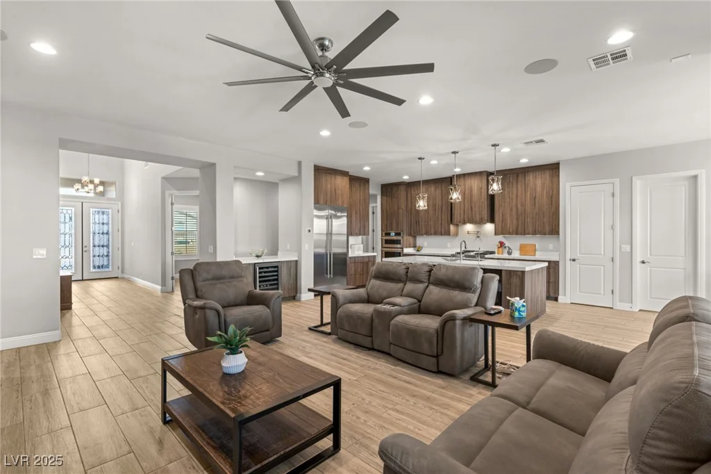 5860 Noah Springs, Las Vegas, NV 89149