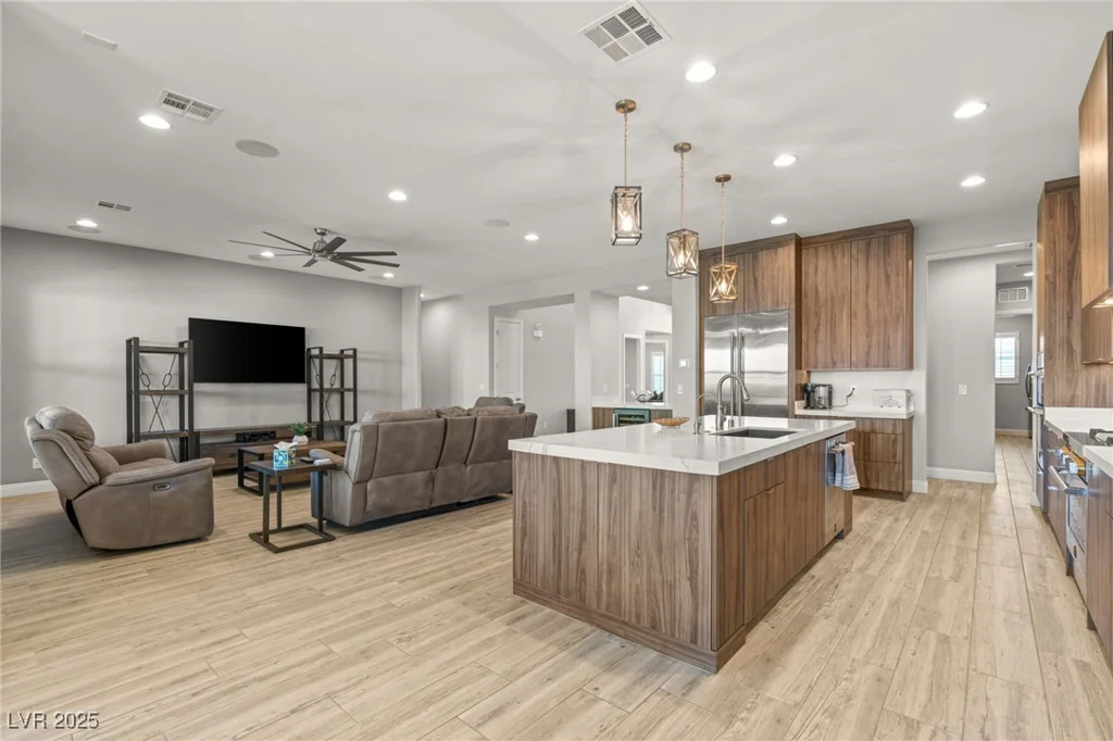 5860 Noah Springs, Las Vegas, NV 89149
