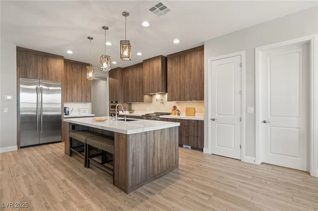 5860 Noah Springs, Las Vegas, NV 89149