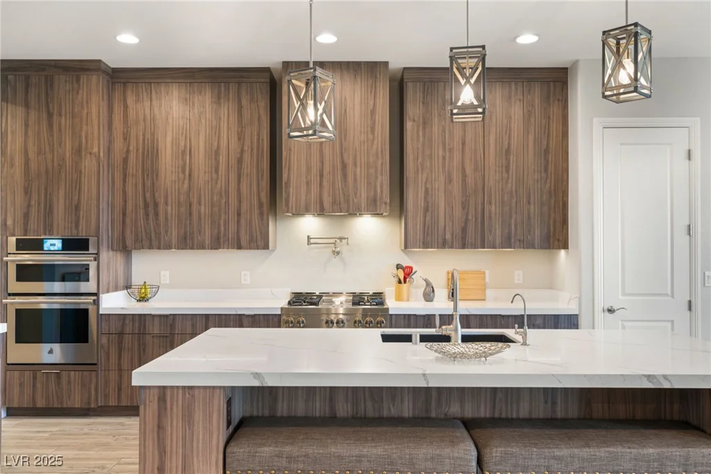 5860 Noah Springs, Las Vegas, NV 89149