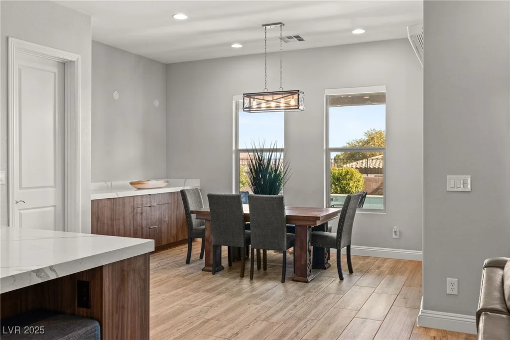 5860 Noah Springs, Las Vegas, NV 89149