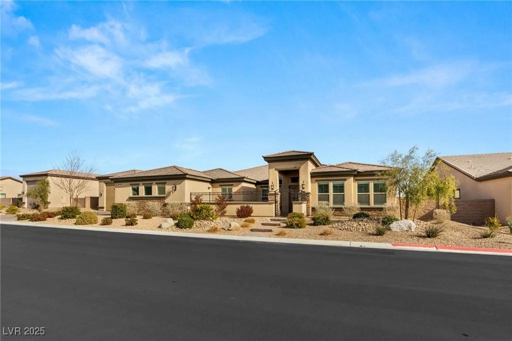 5860 Noah Springs, Las Vegas, NV 89149
