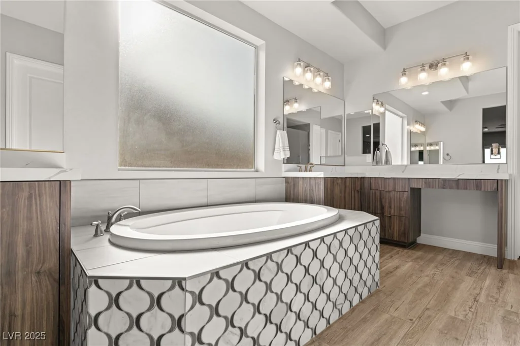 5860 Noah Springs, Las Vegas, NV 89149