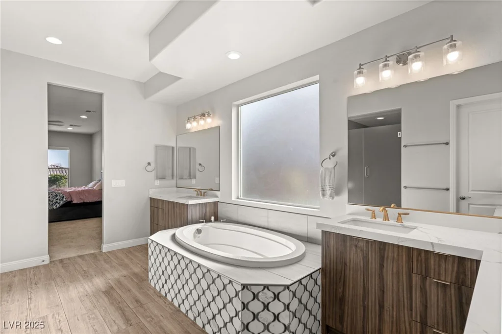 5860 Noah Springs, Las Vegas, NV 89149