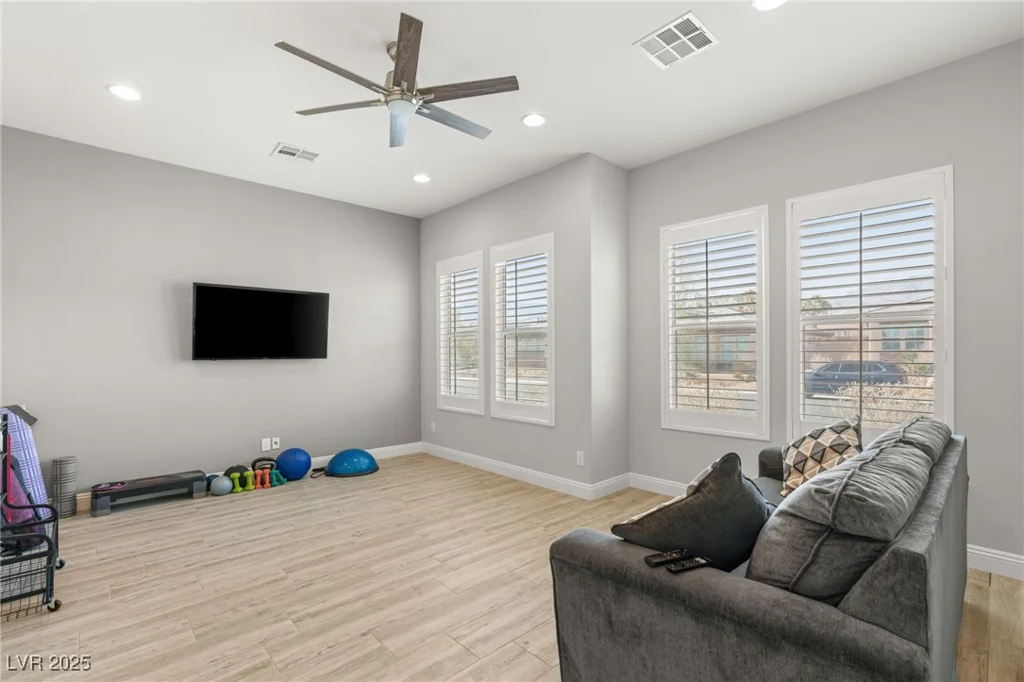 5860 Noah Springs, Las Vegas, NV 89149