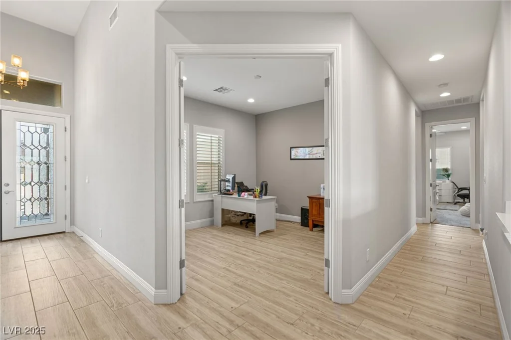 5860 Noah Springs, Las Vegas, NV 89149