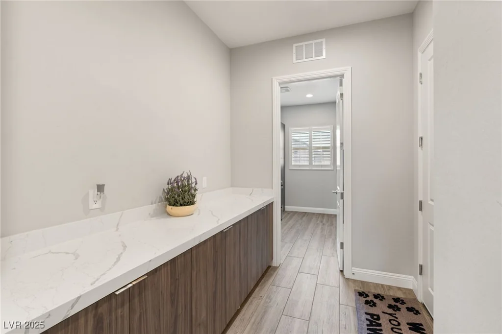 5860 Noah Springs, Las Vegas, NV 89149