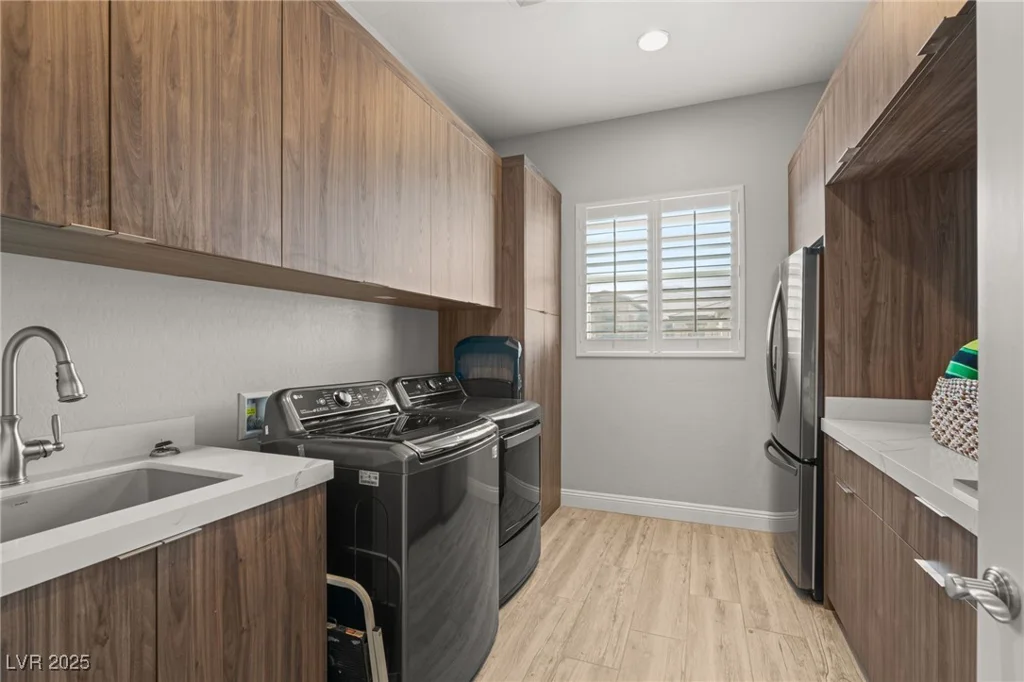 5860 Noah Springs, Las Vegas, NV 89149