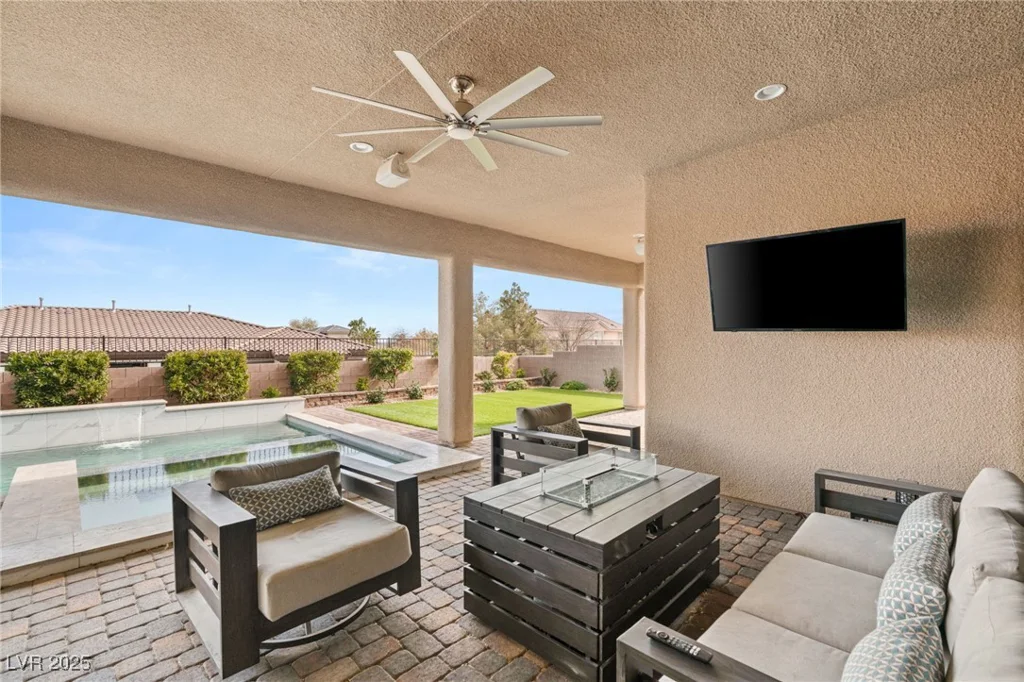 5860 Noah Springs, Las Vegas, NV 89149