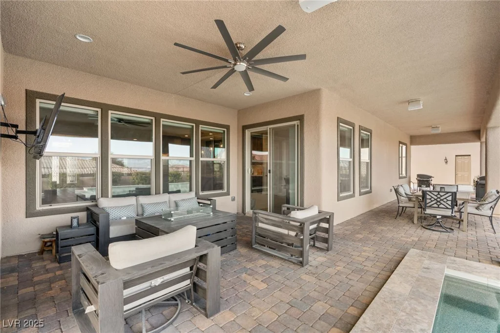 5860 Noah Springs, Las Vegas, NV 89149