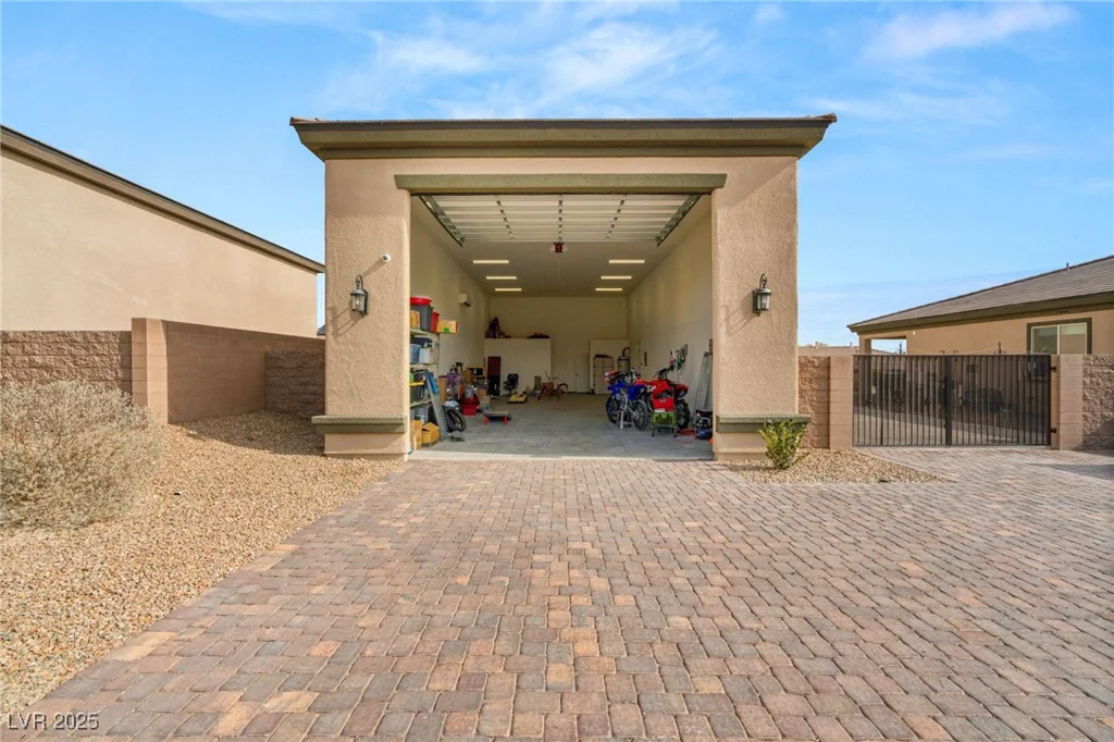 5860 Noah Springs, Las Vegas, NV 89149