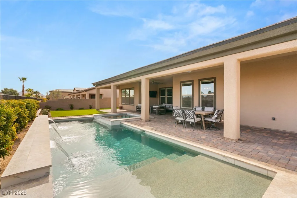 5860 Noah Springs, Las Vegas, NV 89149