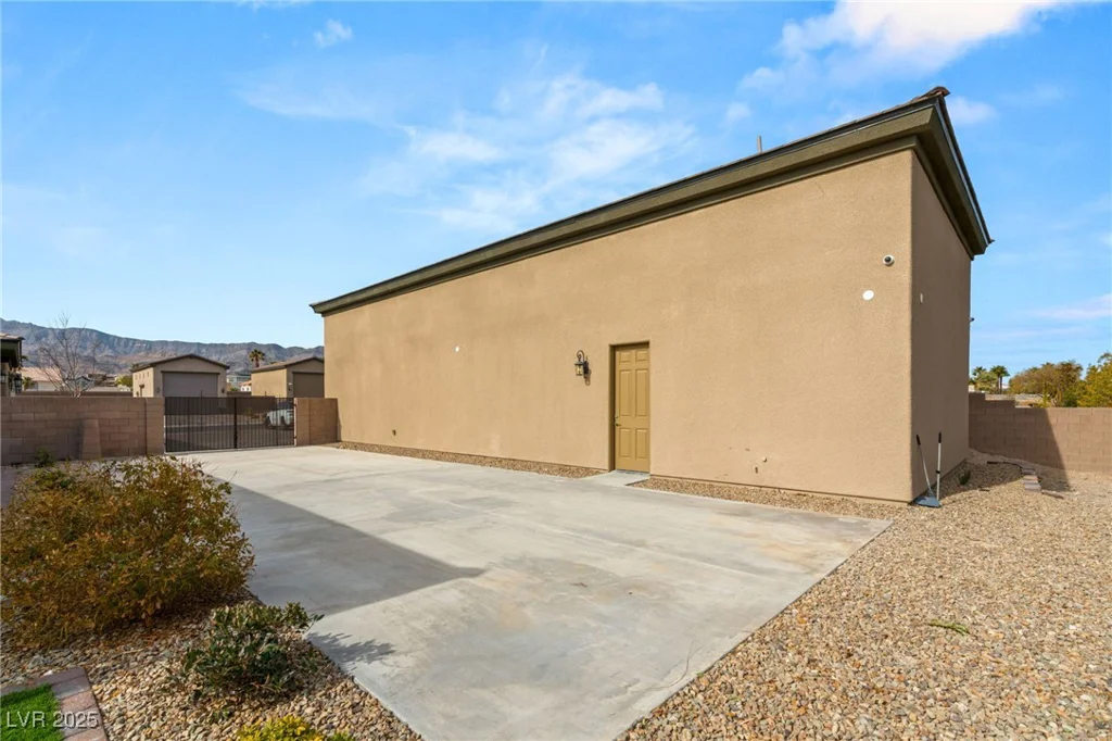 5860 Noah Springs, Las Vegas, NV 89149