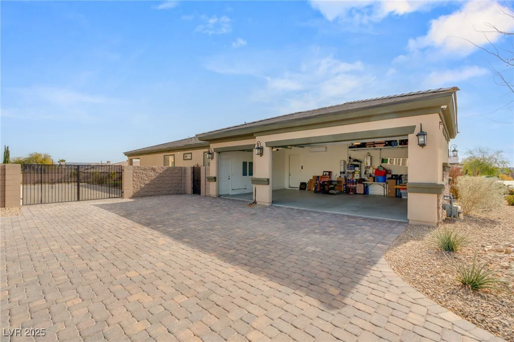 5860 Noah Springs, Las Vegas, NV 89149