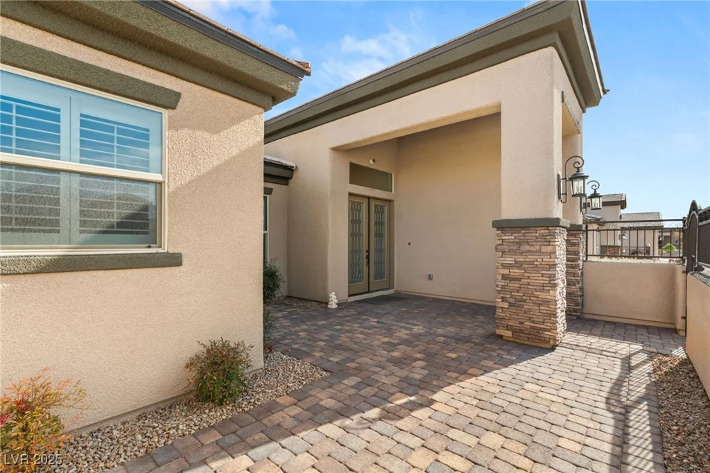 5860 Noah Springs, Las Vegas, NV 89149