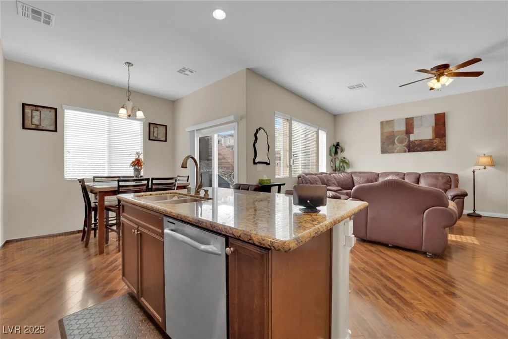 6647 Rego Park, Las Vegas, NV 89166