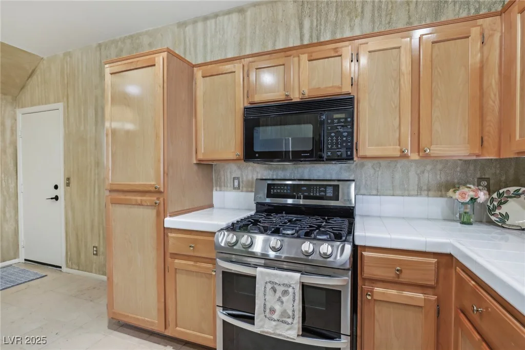 9908 Camino Loma Verde, Las Vegas, NV 89117