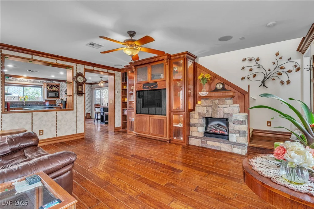 5050 Secret Rock, Las Vegas, NV 89122