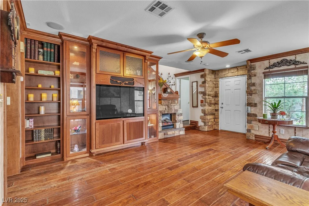 5050 Secret Rock, Las Vegas, NV 89122