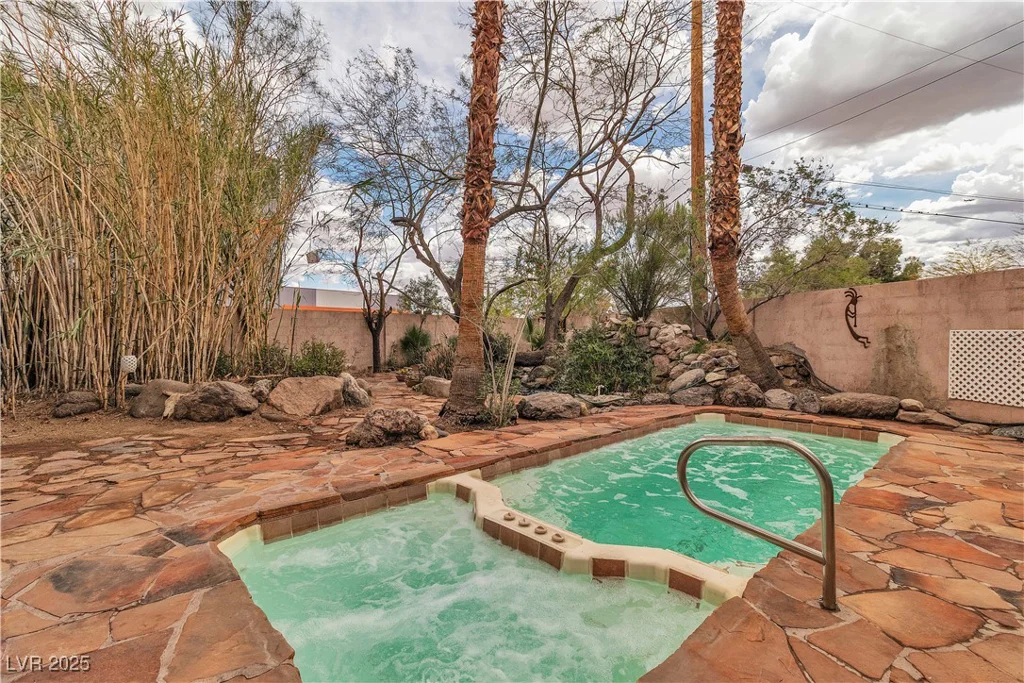 5050 Secret Rock, Las Vegas, NV 89122