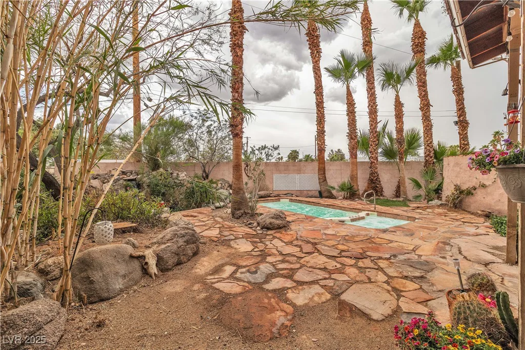 5050 Secret Rock, Las Vegas, NV 89122