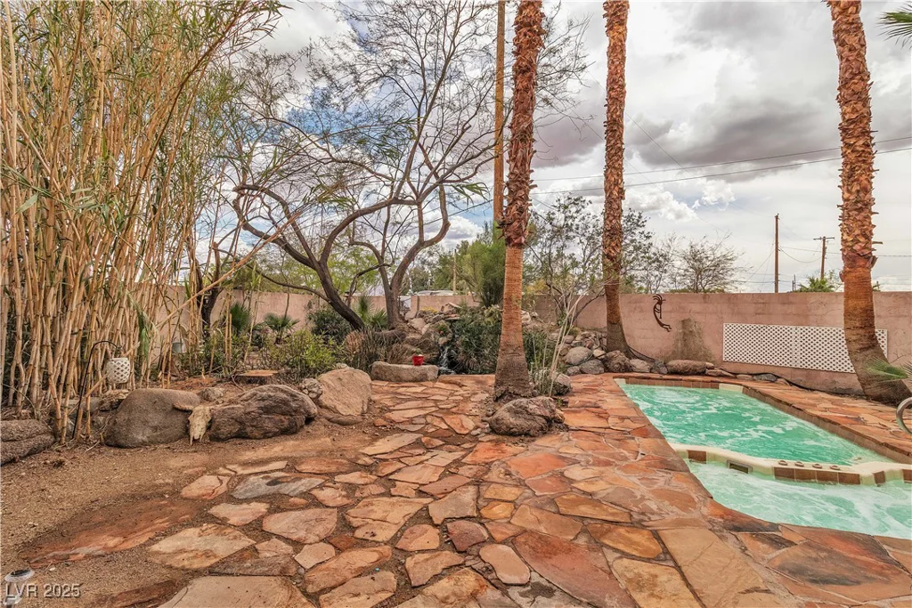 5050 Secret Rock, Las Vegas, NV 89122