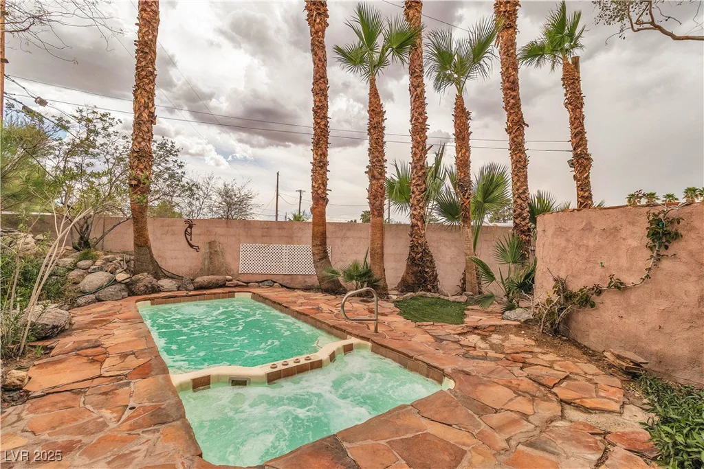 5050 Secret Rock, Las Vegas, NV 89122