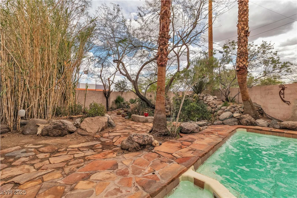 5050 Secret Rock, Las Vegas, NV 89122