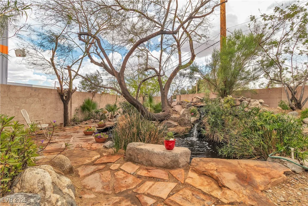 5050 Secret Rock, Las Vegas, NV 89122