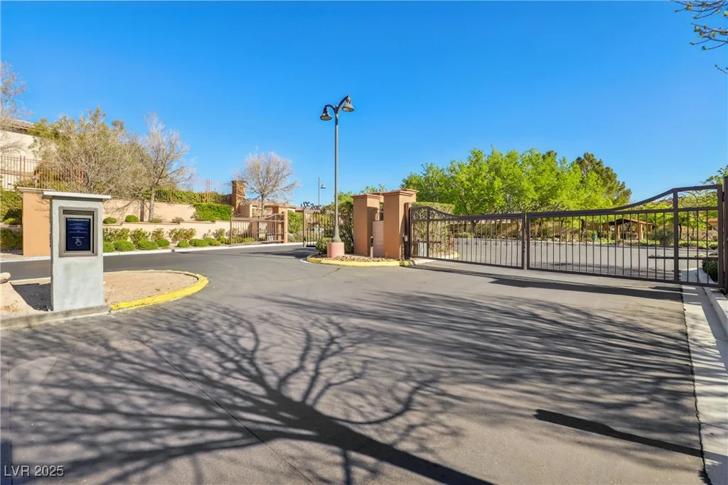 605 Bachelor Button, Las Vegas, NV 89138