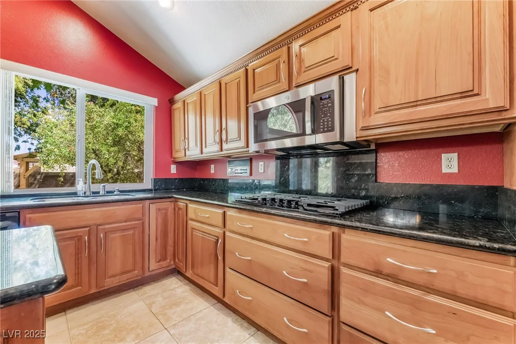 950 Eagle Mountain, Las Vegas, NV 89123