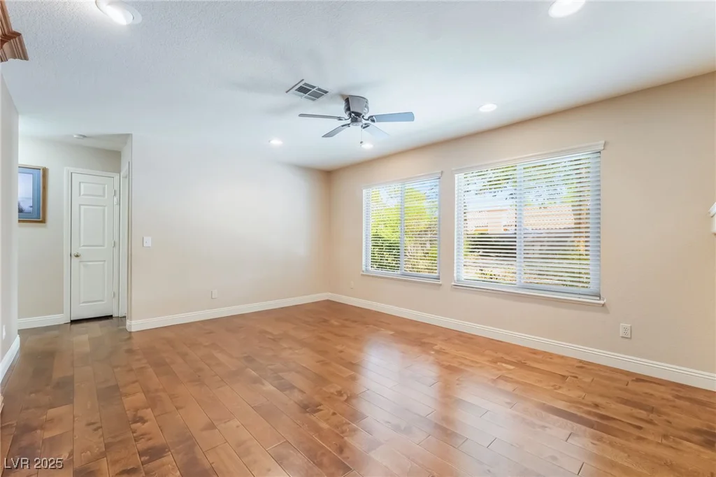 950 Eagle Mountain, Las Vegas, NV 89123