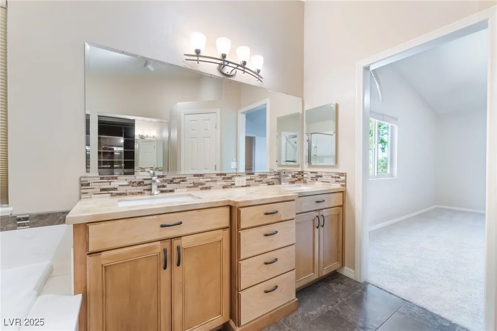 950 Eagle Mountain, Las Vegas, NV 89123