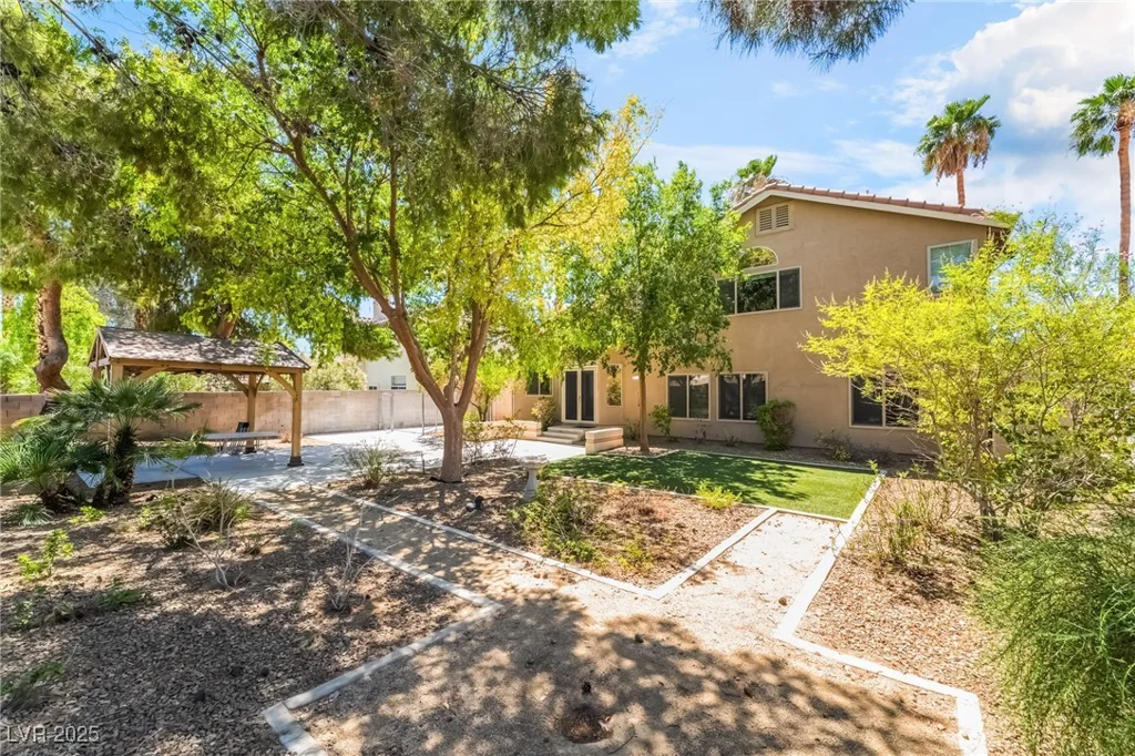 950 Eagle Mountain, Las Vegas, NV 89123