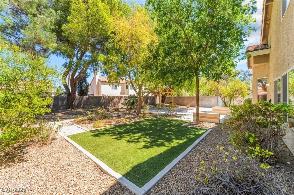 950 Eagle Mountain, Las Vegas, NV 89123