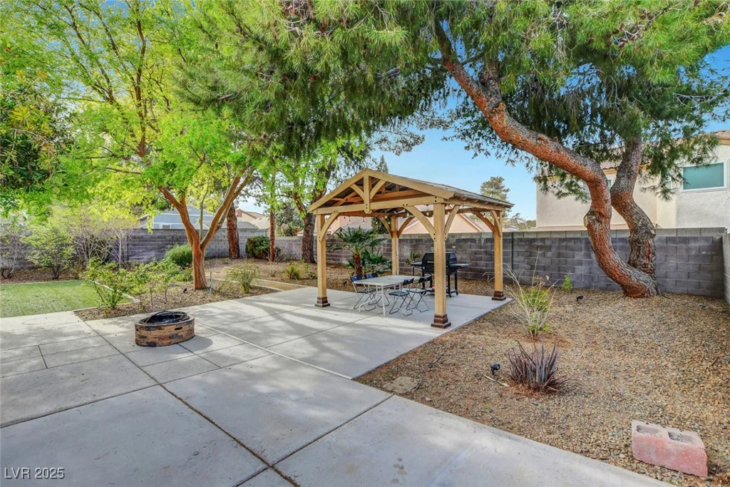 950 Eagle Mountain, Las Vegas, NV 89123