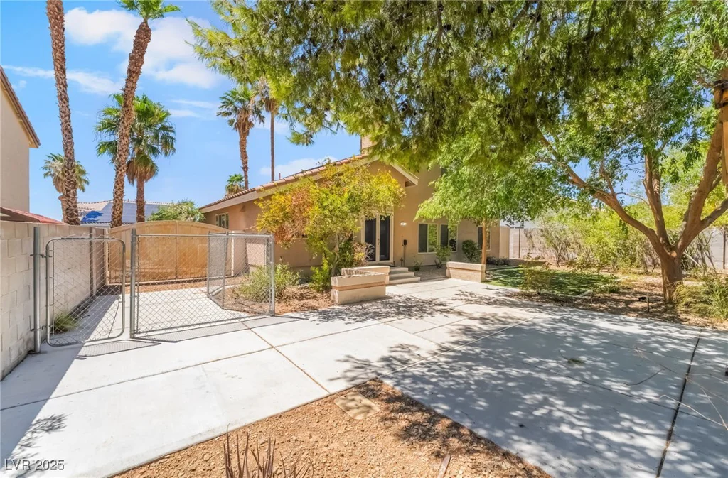 950 Eagle Mountain, Las Vegas, NV 89123