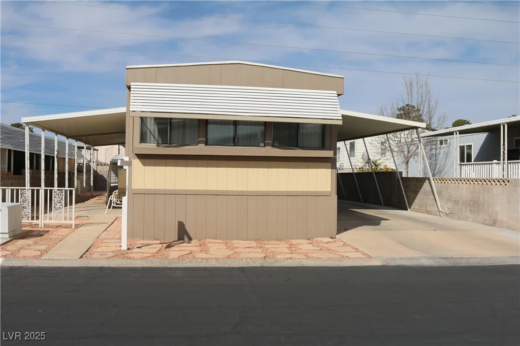 4633 Royal Ridge, Las Vegas, NV 89103